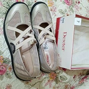 Dexter criss cross flats NWT tan shoes